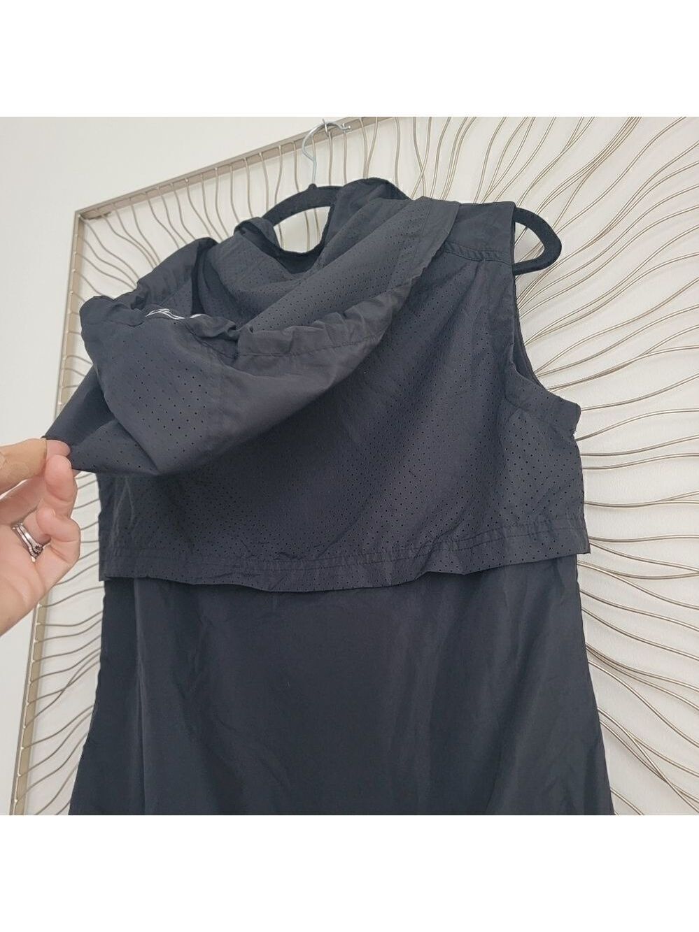 Lorna Jane Active Zip Up Hooded Sleeveless Windbreaker Jacket Black - Picture 9 of 10
